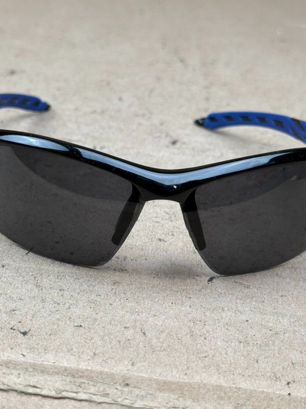 Men's Black & Blue Sports Sunglasses Wraparound Activewear - Scratched / Damaged